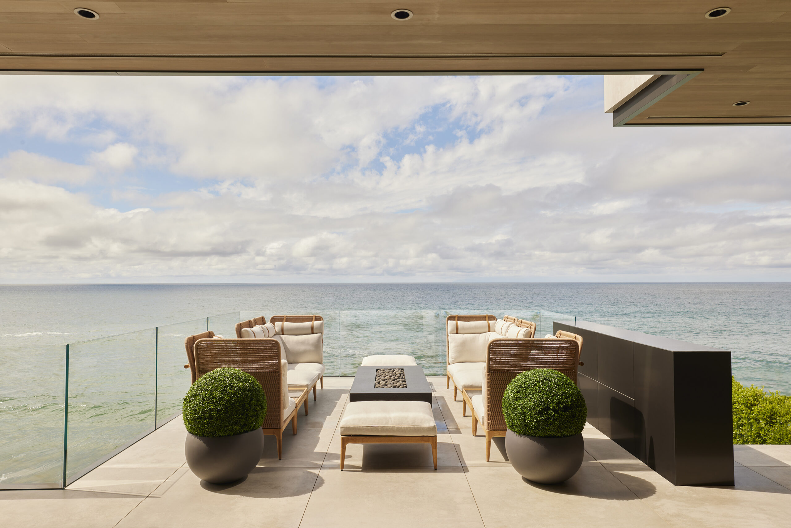 Oceanfront outdoor living patio in Southern California